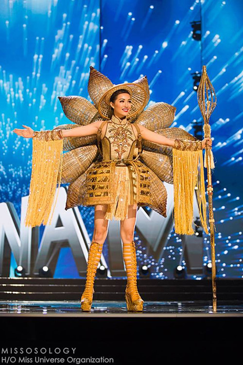 Bộ đồ mang t&ecirc;n N&agrave;ng m&acirc;y của Lệ Hằng g&acirc;y ấn tượng mạnh tại đ&ecirc;m thi Trang phục d&acirc;n tộc