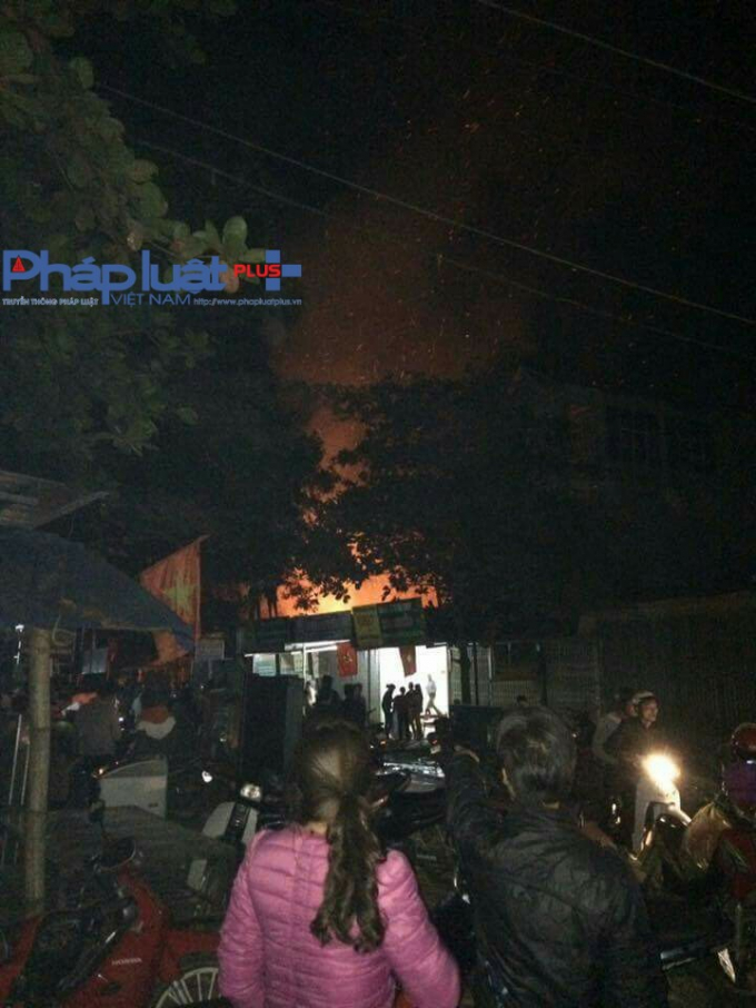 Hiện trường vụ ch&aacute;y 2 ng&ocirc;i nh&agrave; tại th&ocirc;n Thọ x&atilde; Ph&ugrave; Lưu.