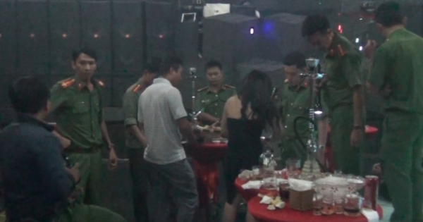 Bình Dương: Hàng trăm cảnh sát đột kích quán bar Luxury II, dân chơi náo loạn