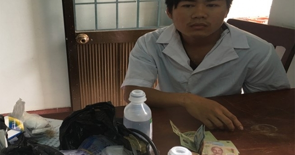 "Sắm" đồ nghề bác sĩ, vào viện lừa sản phụ