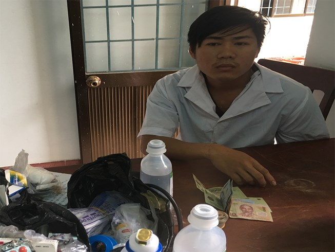 &nbsp;Đối tượng Phan Đ&igrave;nh Thắng c&ugrave;ng tang vật bị thu giữ.