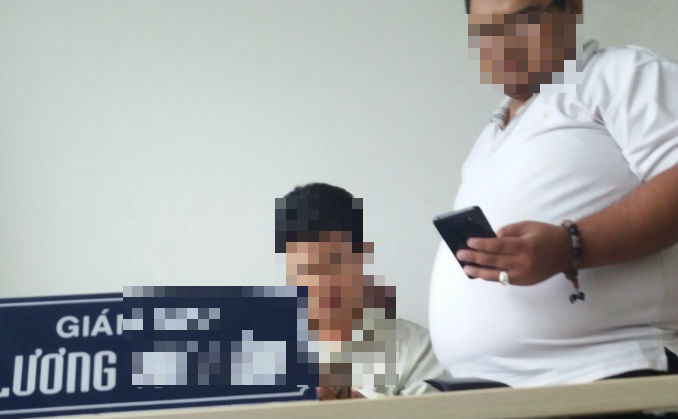 Gi&aacute;m đốc C&ocirc;ng ty BĐS (tr&aacute;i) từ chối cung cấp th&ocirc;ng tin.