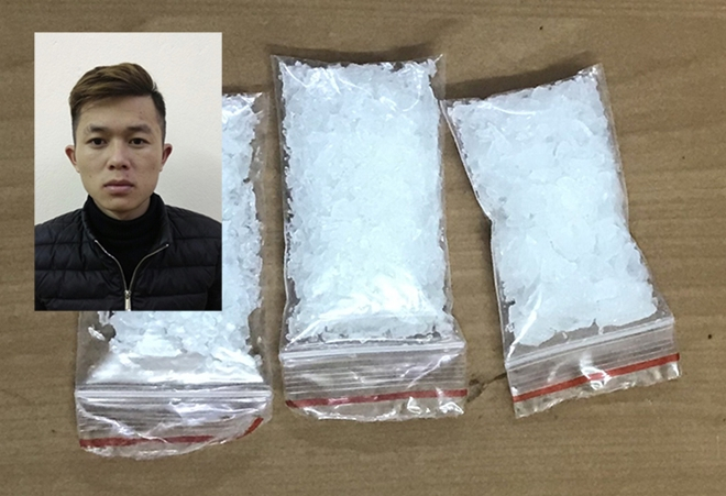 Đối tượng Đinh Văn Hải c&ugrave;ng tang vật của vụ &aacute;n.