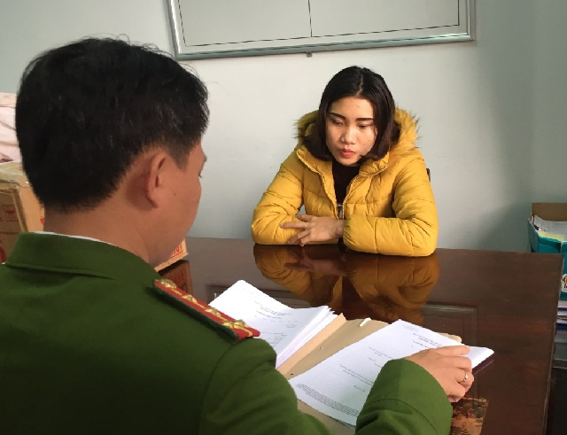 Đối tượng&nbsp;Phan Thị Huyền tại cơ quan c&ocirc;ng an.