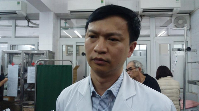 B&aacute;c Sĩ Phạm Vũ H&ugrave;ng th&ocirc;ng tin về t&igrave;nh h&igrave;nh sức khỏe c&aacute;c nạn nh&acirc;n.