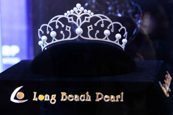 Cận cảnh vương miện Tiara cho 2 &Aacute; hậu Ho&agrave;n vũ Việt Nam 2017