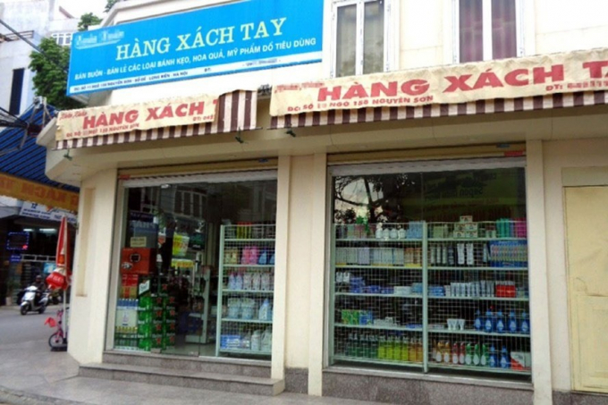 Một cửa h&agrave;ng b&aacute;n đồ x&aacute;ch tay tr&ecirc;n phố Nguyễn Sơn trước thời điểm B&aacute;o Lao Động đăng tải loạt b&agrave;i phản &aacute;nh.