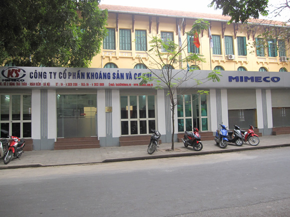 C&ocirc;ng ty cổ phần Kho&aacute;ng sản v&agrave; Cơ kh&iacute; c&oacute; trụ sở tại địa chỉ Số 2 Đặng Th&aacute;i Th&acirc;n, phường Phan Chu Trinh, quận Ho&agrave;n Kiếm, th&agrave;nh phố H&agrave; Nội.