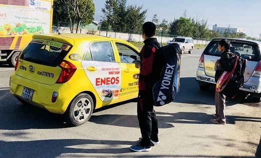 Đà Nẵng: Tạm giữ xe ô tô 7 chỗ chạy “trá hình”, tài xế chống đối