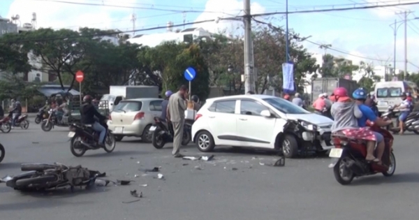 TP HCM: Nam thanh niên tử vong sau khi "phóng xe như bay" tông vào ô tô