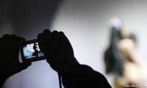 TP Hồ Chí Minh: Bạn gái muốn ngừng hẹn hò, bạn trai tống tiền bằng clip "vui vẻ"