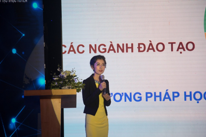 Tiến sĩ Phan Thị Ngọc Thanh, Gi&aacute;m đốc Trung t&acirc;m Đ&agrave;o tạo trực tuyến Trường Đại học Mở TP HCM giới thiệu chung về chương tr&igrave;nh &ldquo;Đ&agrave;o tạo trực tuyến&rdquo; của trường.