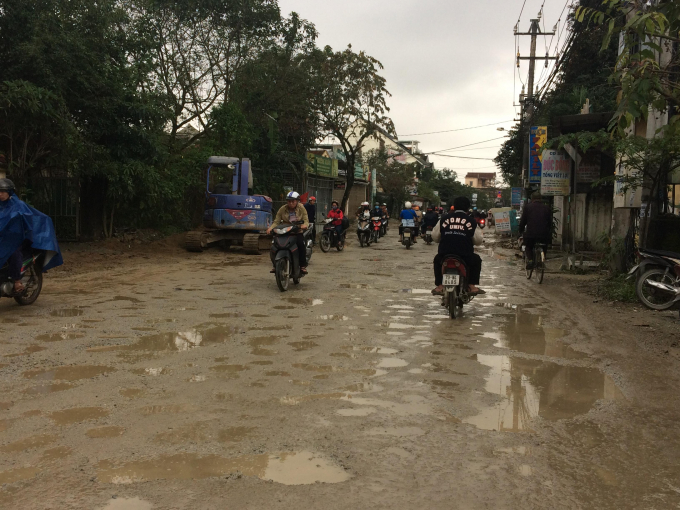 Đường B&ugrave;i Thị Xu&acirc;n quanh năm đầy rẫy c&aacute;c ổ g&agrave;.