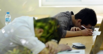 Hàng nghìn sinh viên bị đuổi ở Sài Gòn: Áp lực nợ môn, ngồi "nhầm" lớp