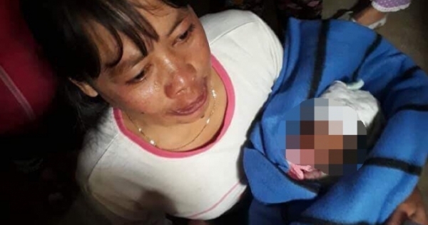 Thừa Thiên Huế: Người dân phá hầm xí cứu sống cháu bé sơ sinh