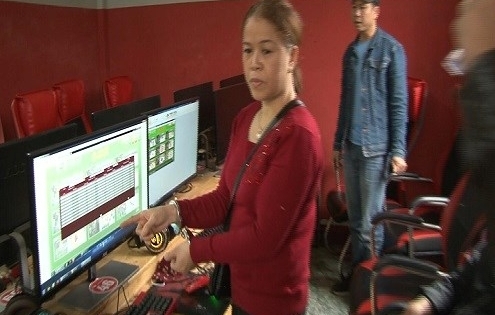 Huế: Phá ổ bạc trong quán internet của các quý bà