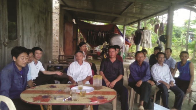 Đại diện c&aacute;c hộ d&acirc;n th&ocirc;n T&acirc;n Xu&acirc;n trao đổi với ph&oacute;ng vi&ecirc;n.