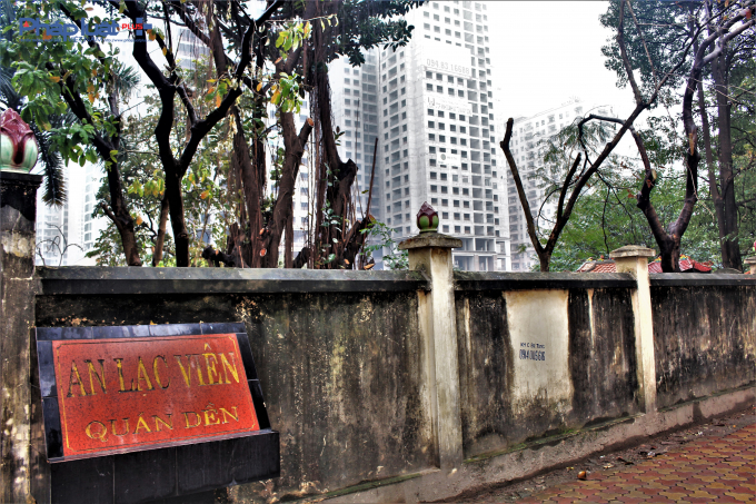 Nhưng thực tế, Dự &aacute;n lại nằm ngay cạnh một nghĩa trang lớn.