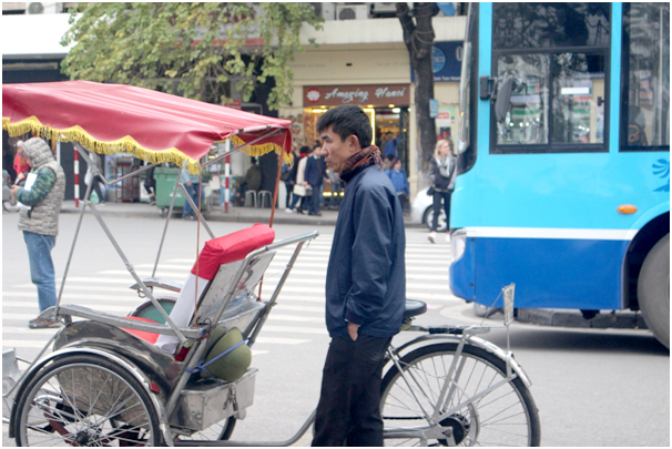 Người dân Thủ đô co ro trong cái lạnh mùa đông