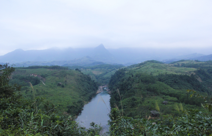 X&atilde; Trọng H&oacute;a l&agrave; một x&atilde; gi&aacute;p bi&ecirc;n giới, địa h&igrave;nh phức tạp với nhiều suối đ&aacute; v&agrave; n&uacute;i cao. (Ảnh. Hải Long)