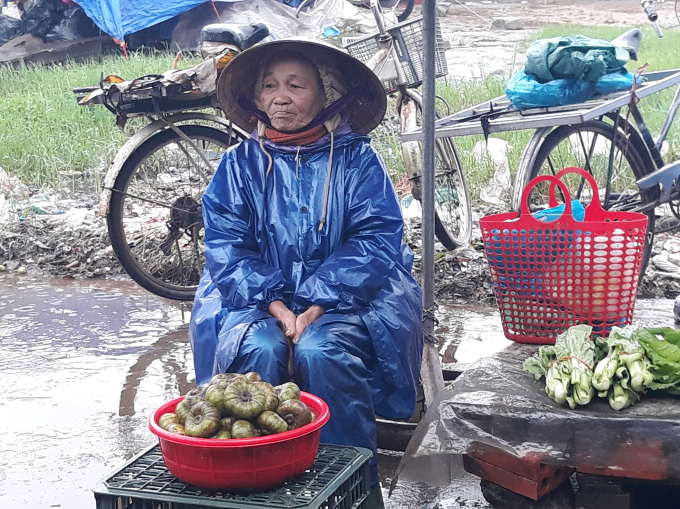 H&agrave;nh tr&igrave;nh mưu sinh cực kỳ gian nan trong tiết trời r&eacute;t buốt (Ảnh: Mỹ Ph&uacute;c)&nbsp;