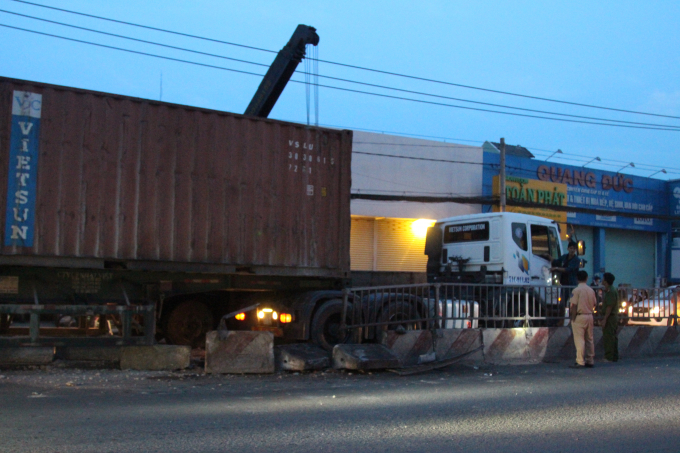 Hiện trường vụ tai nạn tr&ecirc;n quốc lộ 13.