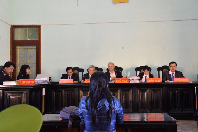 Bị c&aacute;o T&acirc;n b&agrave;o chữa tại phi&ecirc;n t&ograve;a.