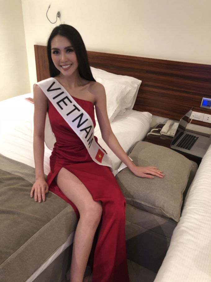 Đại diện Việt Nam hiện tại vẫn đang tạm nằm trong Top 10 th&iacute; sinh được y&ecirc;u th&iacute;ch nhất, tuy nhi&ecirc;n đang xếp sau nhiều th&iacute; sinh, như đại diện Paraguay, Philippines, Nhật Bản, Zambia, Ấn Độ, Nga, Malaysia v&agrave; Colombia.