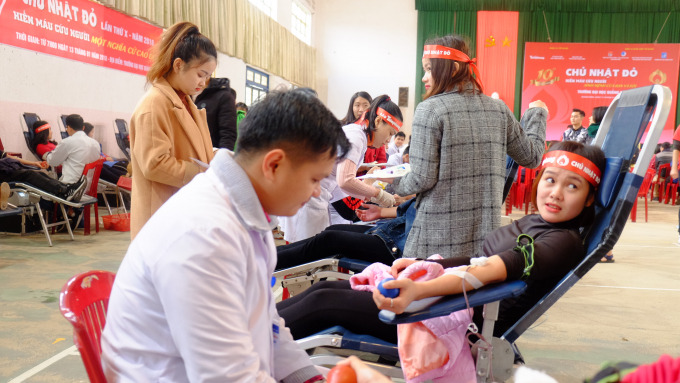 Ấm &aacute;p ng&agrave;y hội hiến m&aacute;u t&igrave;nh nguyện