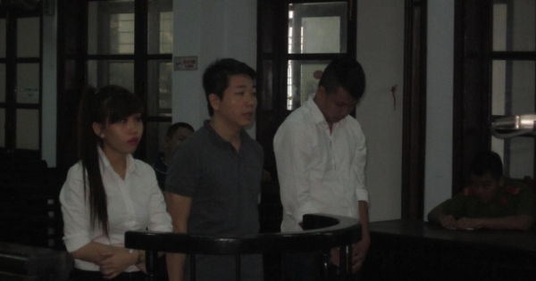 Hot girl hầu tòa vì rủ bạn trai cướp tiền của tình cũ