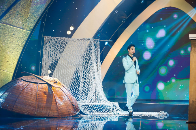 Phi Nhung đẹp h&uacute;t hồn với &aacute;o d&agrave;i trắng