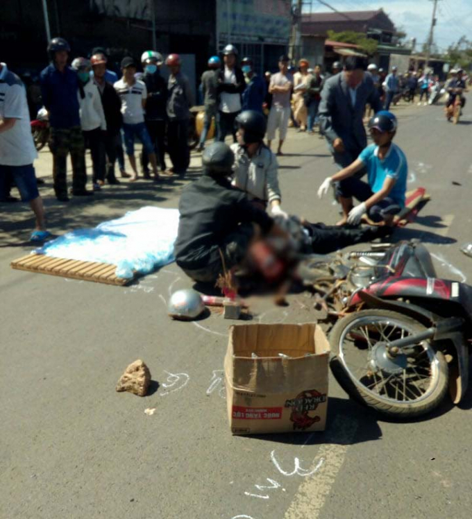 Hiện trường vụ tai nạn v&agrave;o trưa ng&agrave;y 13/1.