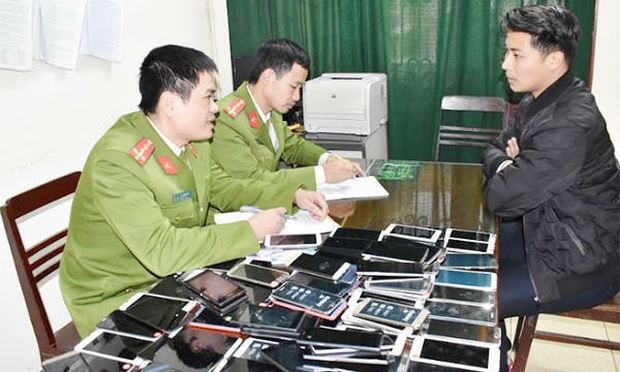 C&ocirc;ng an tỉnh Ninh B&igrave;nh ghi lời khai của Đinh Th&agrave;nh Danh. (Ảnh CAND)