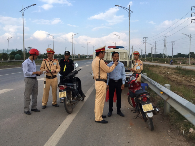 Xử l&yacute;&nbsp;2.157 trường hợp xe m&ocirc; t&ocirc; đi v&agrave;o đường cao tốc&nbsp;
