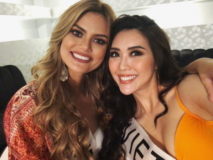 Tường Linh th&acirc;n thiết với đại diện Venezuela, Th&aacute;i Lan tại Hoa hậu Li&ecirc;n Lục Địa