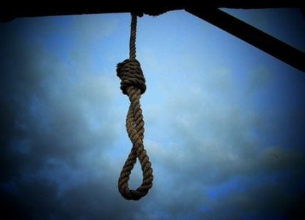 Sau khi đ&aacute;nh vợ cũ trọng thương, T&uacute; đ&atilde; chạy xe m&aacute;y ra cầu treo cổ tự vẫn.