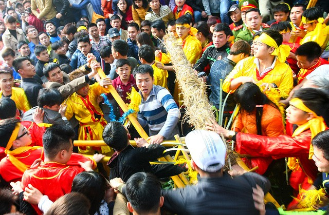 Thanh ni&ecirc;n lao v&agrave;o