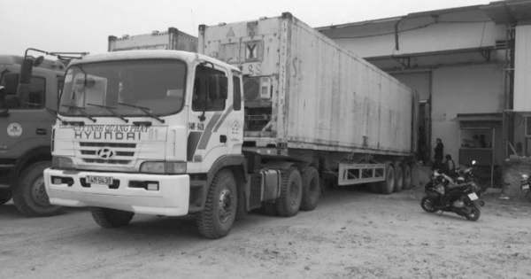 Xung quanh nghi vấn về 23 container hàng tạm nhập tái xuất: Ai là chủ lô hàng?