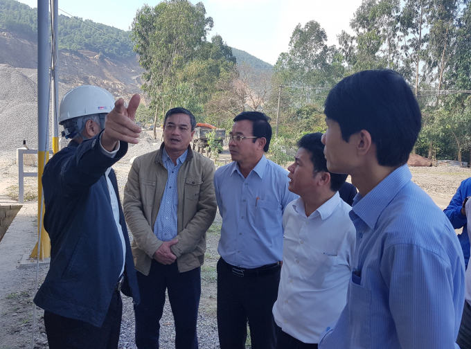 Trước mắt, quận Li&ecirc;n Chiểu đ&atilde; y&ecirc;u cầu c&aacute;c chủ mỏ phải tăng cường tưới nước để hạn chế bụi từ nay đến Tết Nguy&ecirc;n đ&aacute;n.