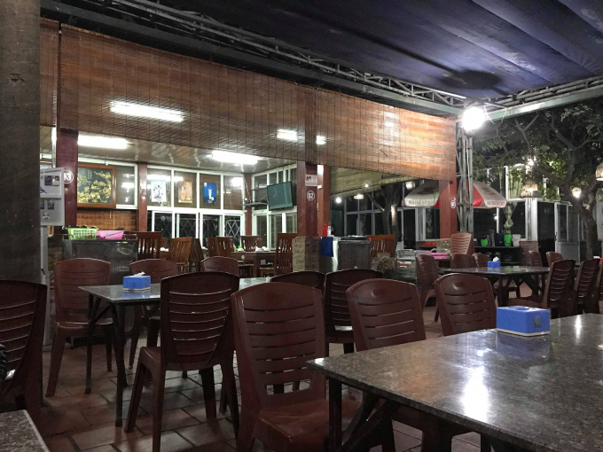 Nhiều c&ocirc;ng tr&igrave;nh ki&ecirc;n cố được x&acirc;y dựng trong nh&agrave; h&agrave;ng.