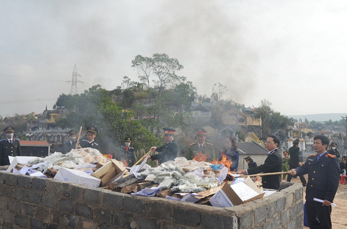 260 b&aacute;nh heroin được ti&ecirc;u hủy c&oacute; sự thực hiện v&agrave; gi&aacute;m s&aacute;t của nhiều lực lượng chức năng (ảnh b&aacute;o Quảng Ninh).