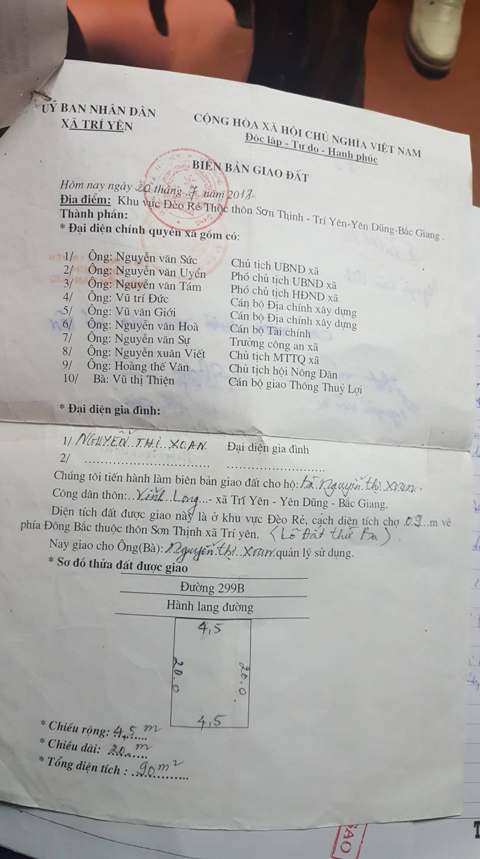 Bi&ecirc;n bản b&agrave;n giao đất th&igrave; c&oacute;, nhưng đất th&igrave; kh&ocirc;ng thấy đ&acirc;u?