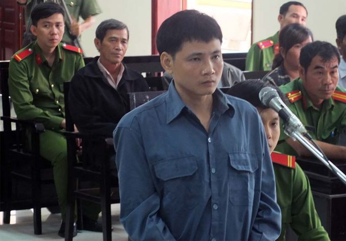 &nbsp;Bị c&aacute;o Phạm Văn Củ tại t&ograve;a.