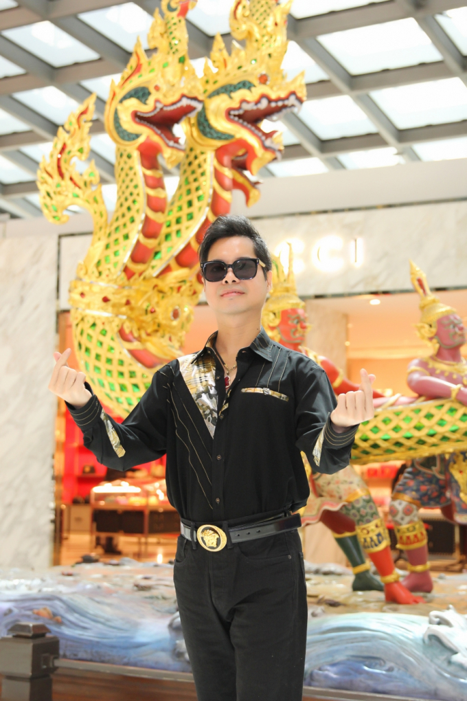 Danh ca Ngọc Sơn trải nghiệm văn h&oacute;a Th&aacute;i Lan