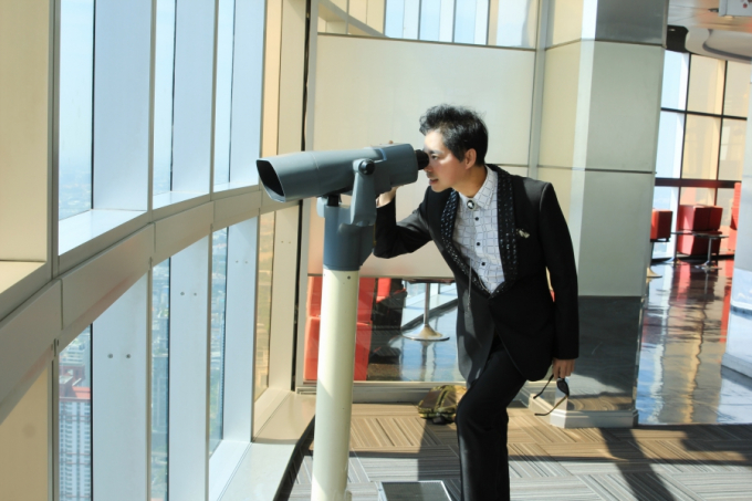 Danh ca Ngọc Sơn trải nghiệm văn h&oacute;a Th&aacute;i Lan