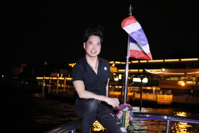 Danh ca Ngọc Sơn trải nghiệm văn h&oacute;a Th&aacute;i Lan