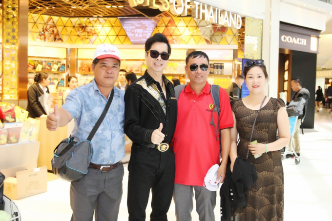 Danh ca Ngọc Sơn trải nghiệm văn h&oacute;a Th&aacute;i Lan