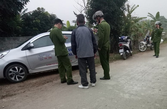 Ngay sau khi nhận được tin b&aacute;o, C&ocirc;ng an huyện Lương Sơn nhanh ch&oacute;ng cử người đến hiện trường điều tra, l&agrave;m r&otilde; vụ việc. (Ảnh: b&aacute;o VTC New)