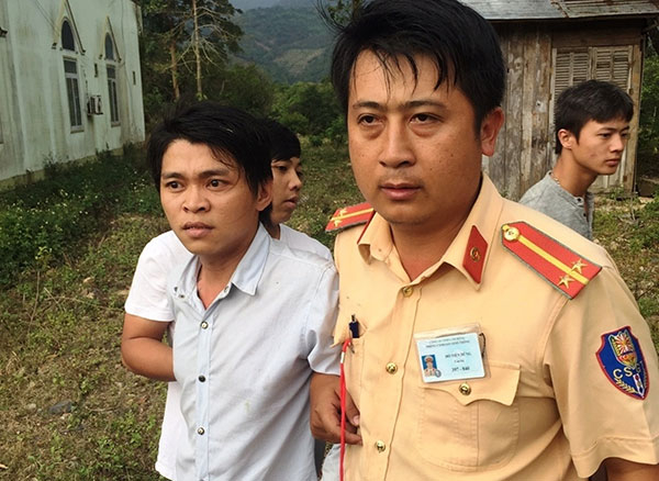 Ng&ocirc; Viết&nbsp;Sinh bị lực lượng CSGT bắt giữ.