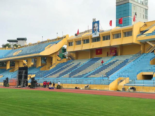 Hội CĐV b&oacute;ng đ&aacute; Việt Nam (VFS) thu&ecirc; hẳn m&agrave;n h&igrave;nh 300 inch đặt tại SVĐ H&agrave;ng Đ&atilde;y.